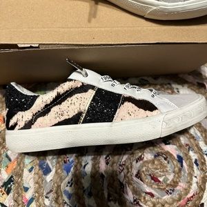Vintage Havana sneakers. Size 8